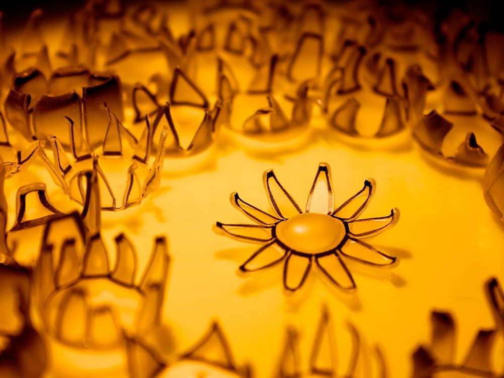 Stimuli-responsive polymers have gained increasing attention for their applications ranging from soft robotic grippers to actuators.